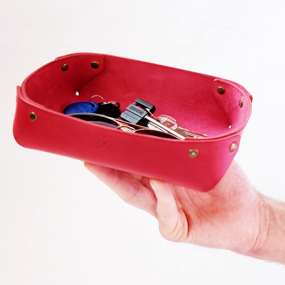 
            
                Load image into Gallery viewer, red key tray gift for her
            
        