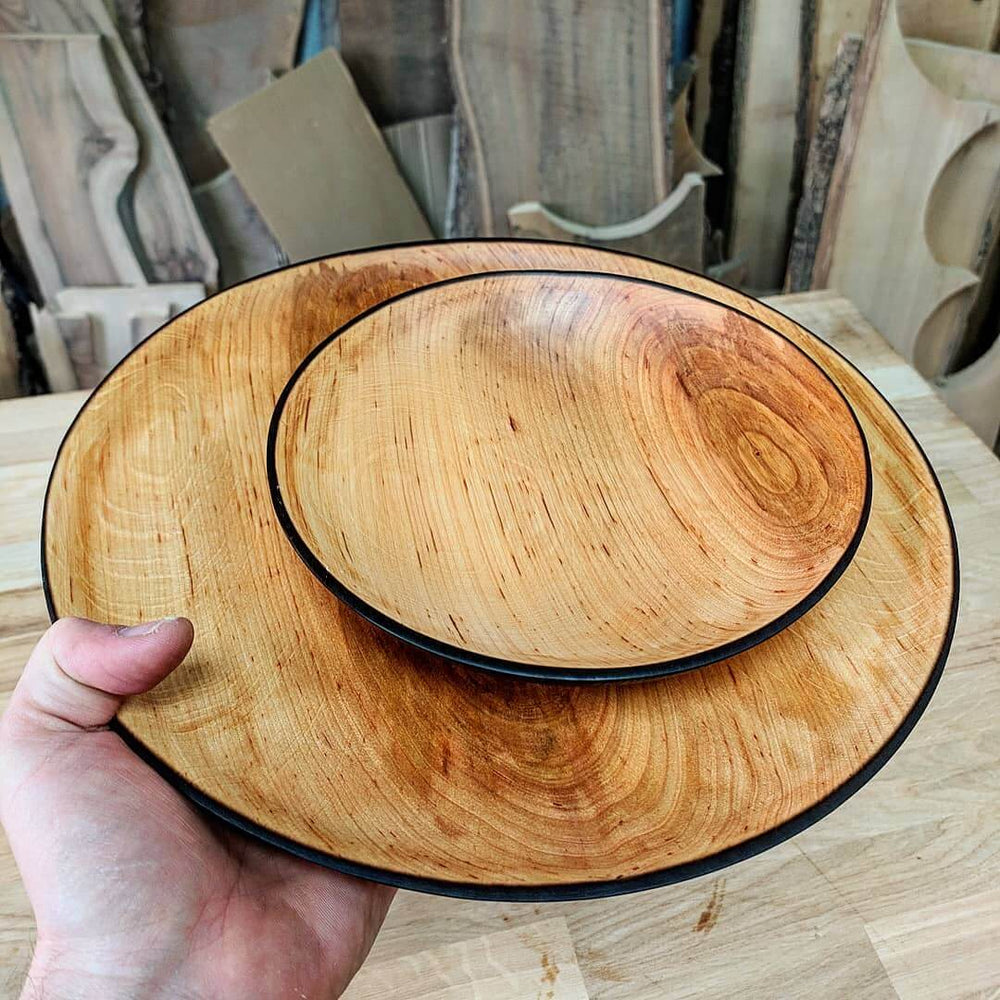 Set of 2 wooden plates 