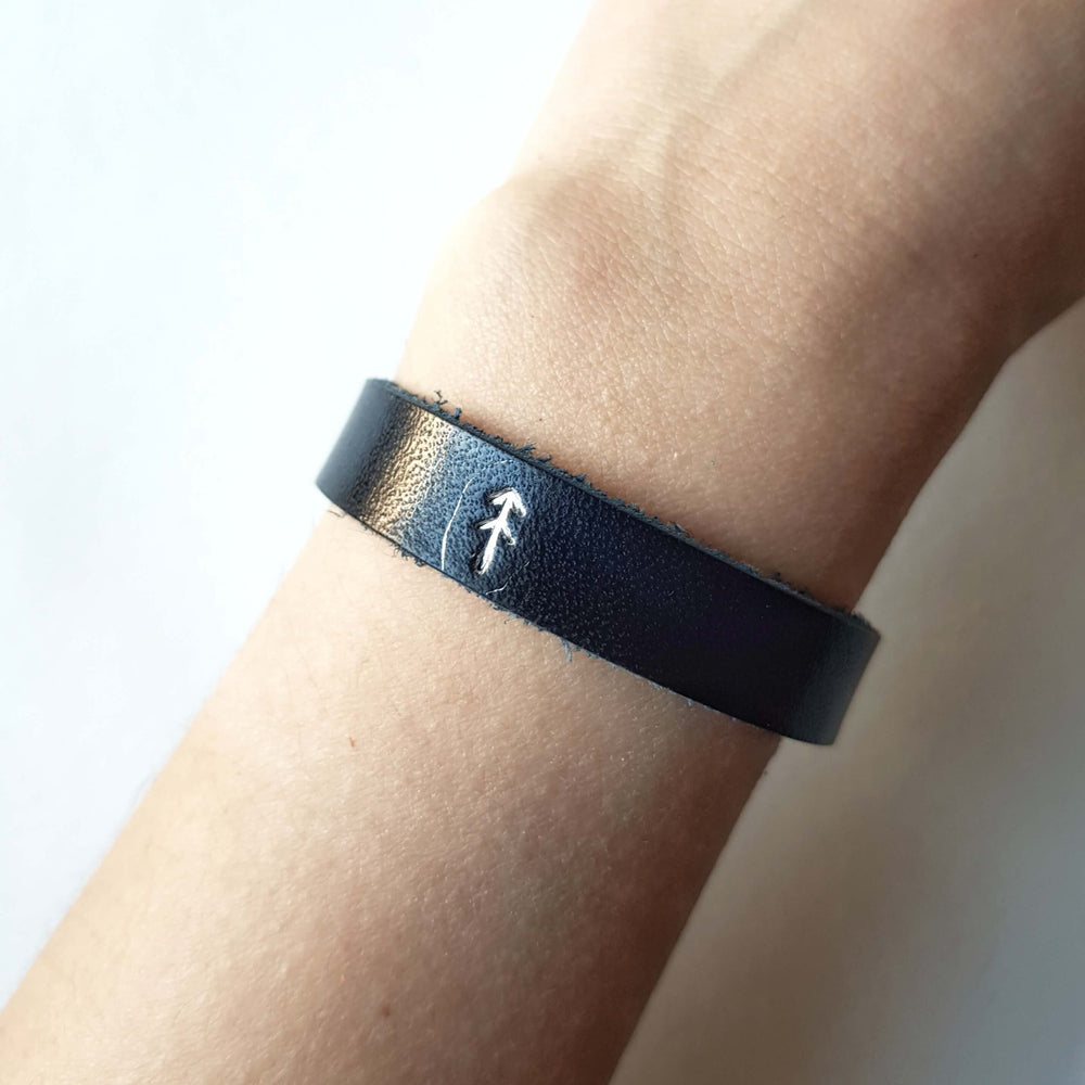 
            
                Load image into Gallery viewer, black single wrap wristband
            
        