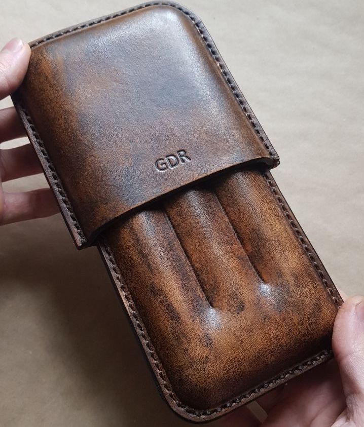
            
                Load image into Gallery viewer, LEATHER CIGAR CASE / OLD
            
        